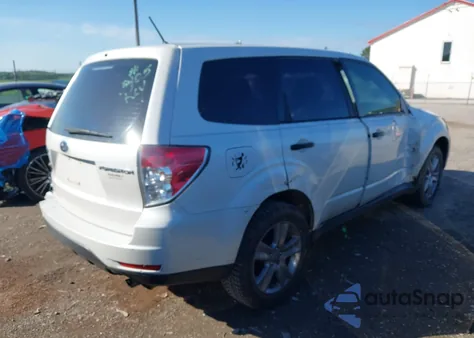 2010 Subaru Forester 2.5X z USA, uszkodzony, nr VIN JF2SH6AC3AH739946